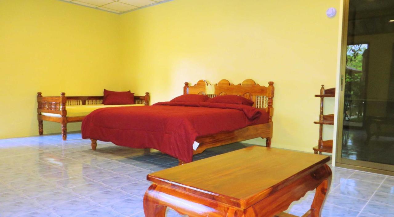 Hotel Isaan Perazim Park à Roi Et Extérieur photo
