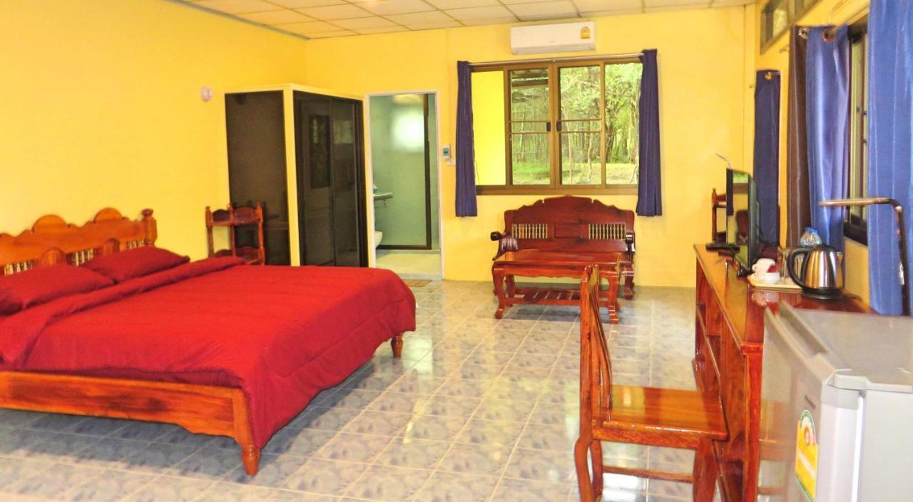 Hotel Isaan Perazim Park à Roi Et Extérieur photo