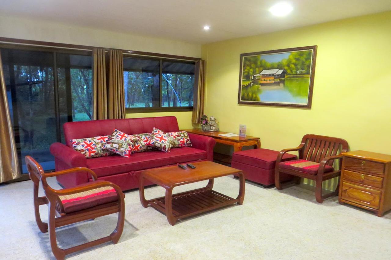 Hotel Isaan Perazim Park à Roi Et Extérieur photo