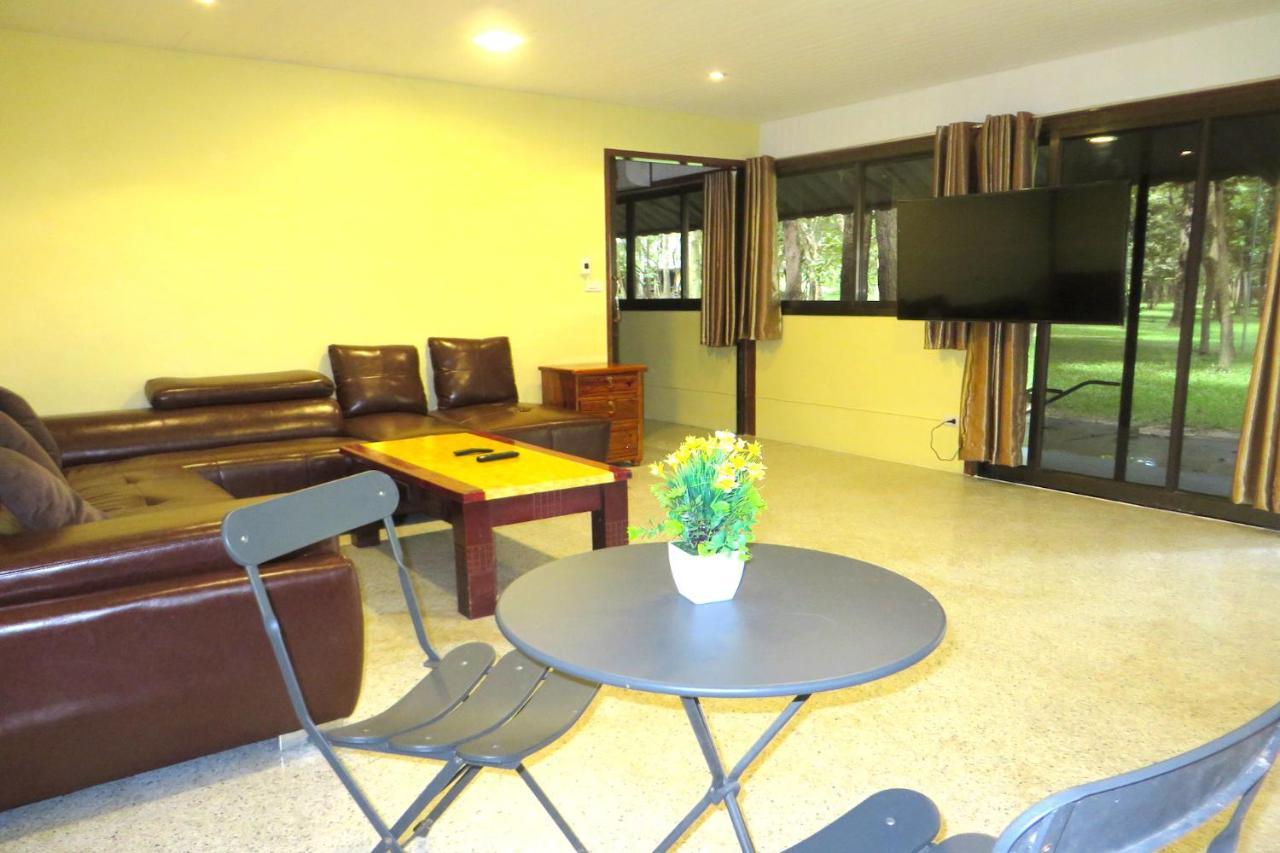 Hotel Isaan Perazim Park à Roi Et Extérieur photo
