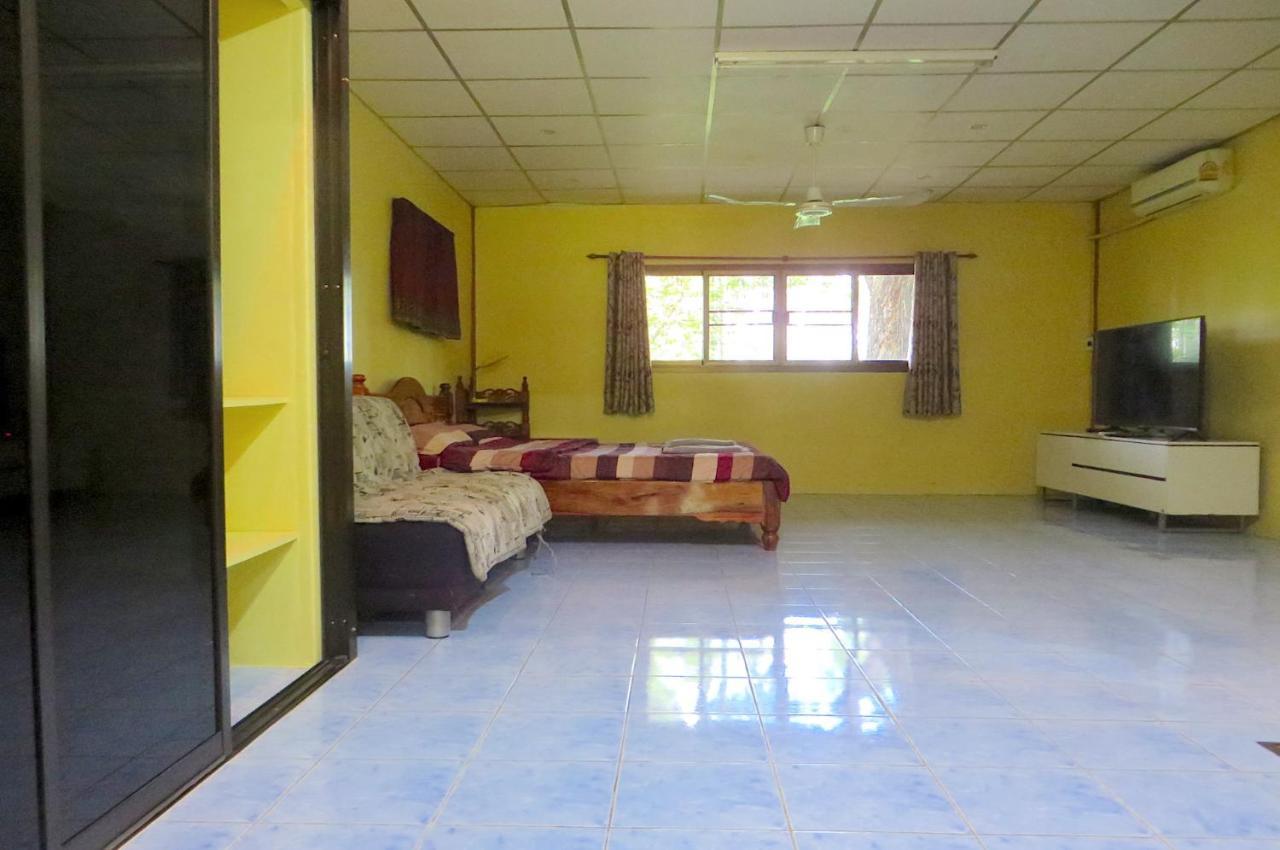 Hotel Isaan Perazim Park à Roi Et Extérieur photo