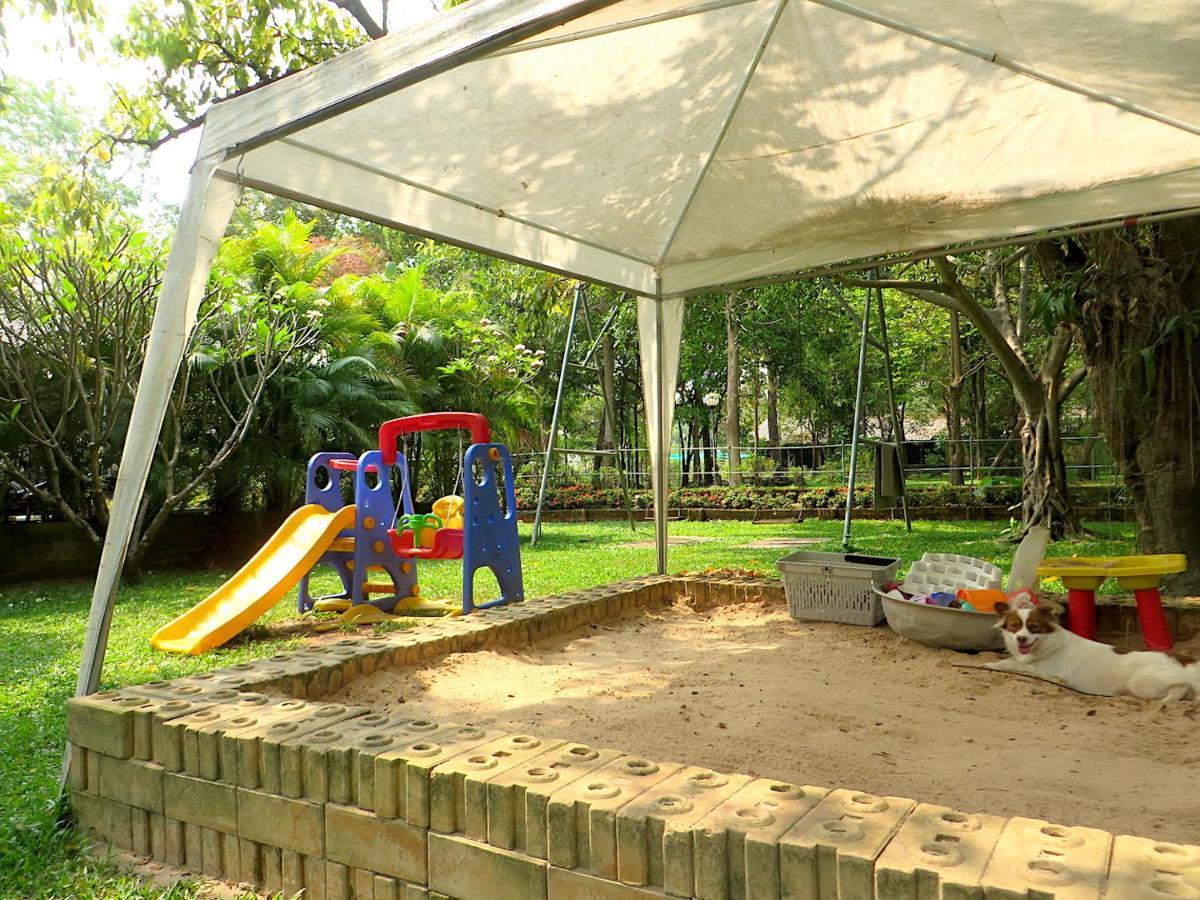 Hotel Isaan Perazim Park à Roi Et Extérieur photo