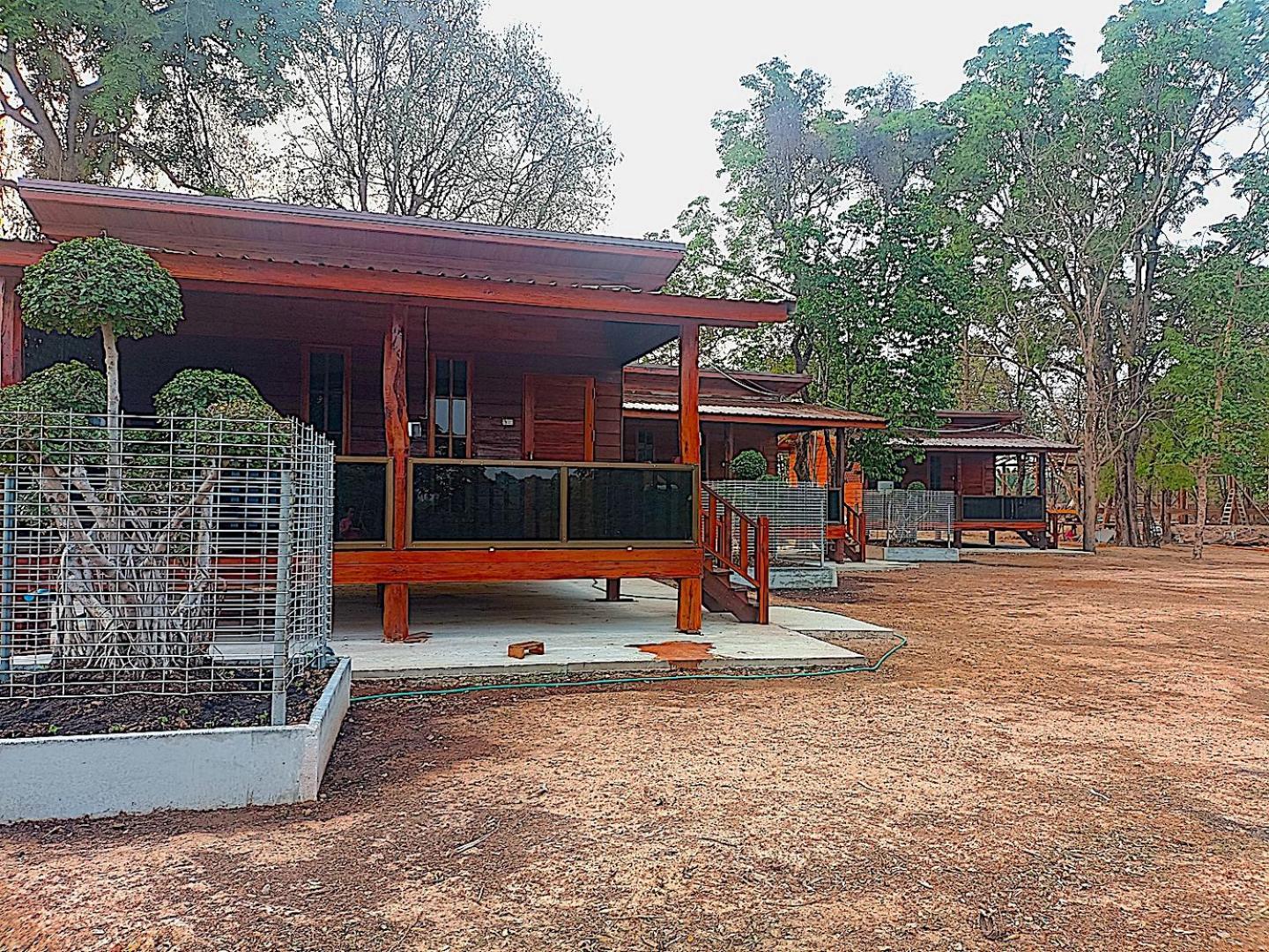 Hotel Isaan Perazim Park à Roi Et Extérieur photo